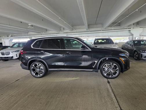 Black Sapphire Metallic 2026 BMW X5 sDrive40i