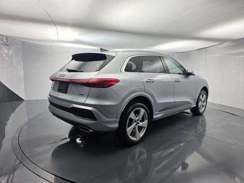 Florett Silver Metallic 2026 Audi Q5 PLUS
