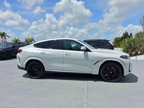 Mineral White Metallic 2026 BMW X6 xDrive40i