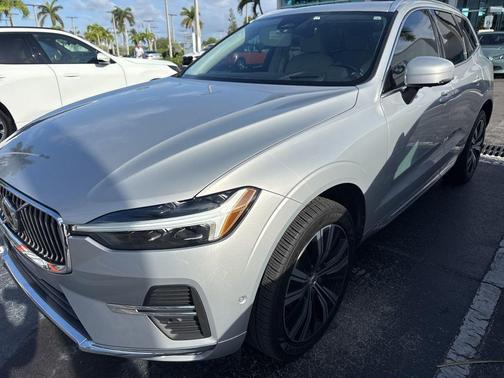 Silver 2023 Volvo XC60 B5 Ultimate Bright Theme