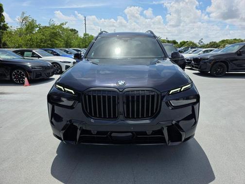 Carbon Black Metallic 2026 BMW X7 xDrive40i