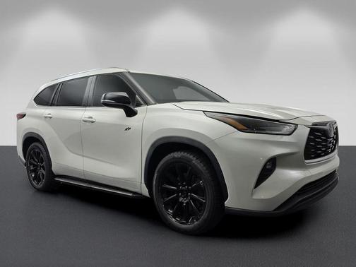Blizzard Pearl 2021 Toyota Highlander XLE