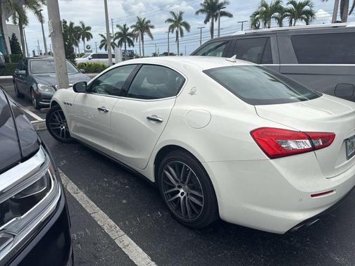 Bianco 2018 Maserati Ghibli Base