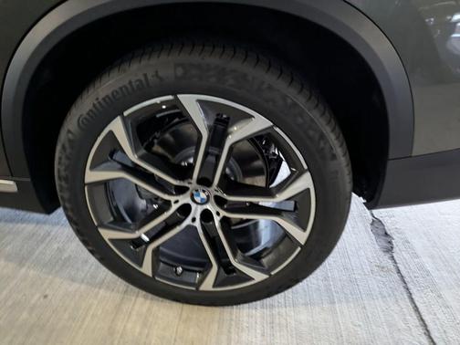 Manhattan Green Metallic 2026 BMW X5 sDrive40i