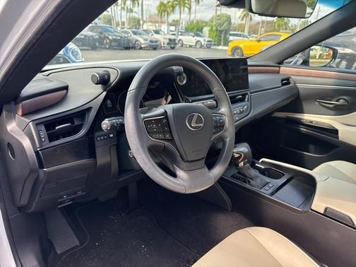 2025 Lexus ES 300h Base