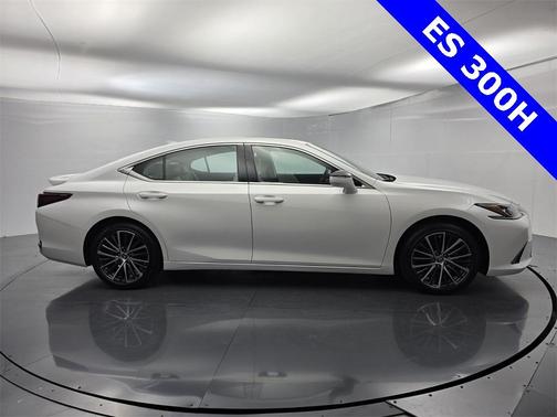 2025 Lexus ES 300h Base