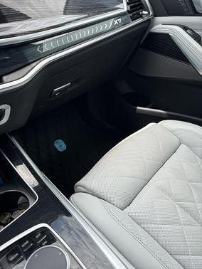 Manhattan Green Metallic 2025 BMW X7 xDrive40i