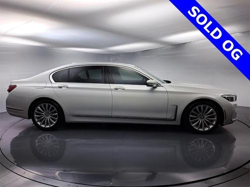 2020 BMW 740 i