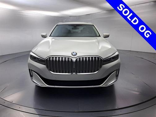 2020 BMW 740 i