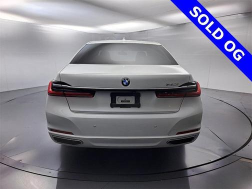 2020 BMW 740 i