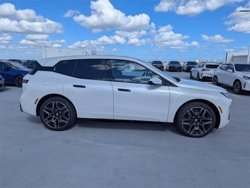 2026 BMW iX xDrive60