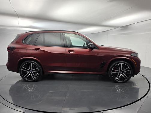 2024 BMW X5 M60i