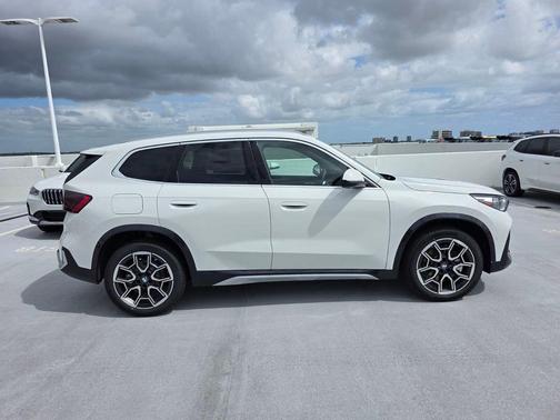Alpine White 2026 BMW X1 xDrive28i