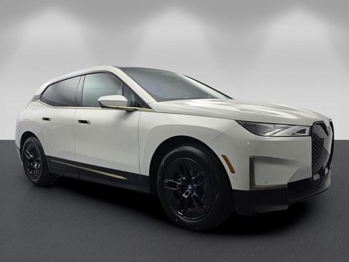 Alpine White 2024 BMW iX xDrive50
