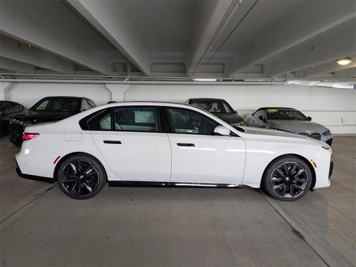2025 BMW 760 760i xDrive