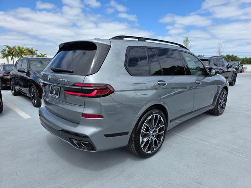 Gray Metallic 2026 BMW X7 M60i
