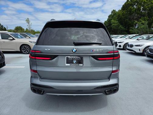 Gray Metallic 2026 BMW X7 M60i