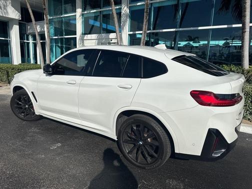 2023 BMW X4 M40i