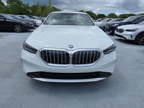 Alpine White 2026 BMW 530 i