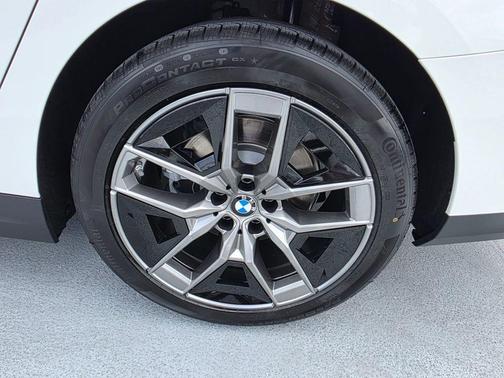 Alpine White 2026 BMW 530 i