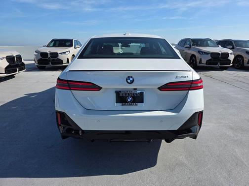 Mineral White Metallic 2026 BMW 530 i