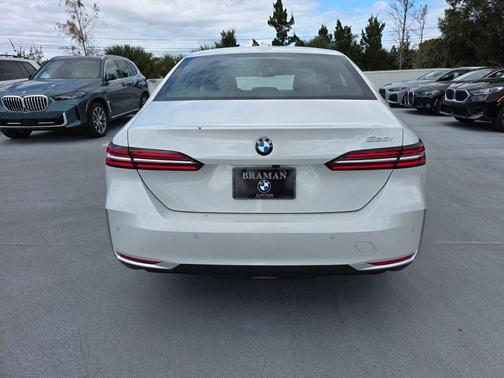 Mineral White Metallic 2026 BMW 530 i