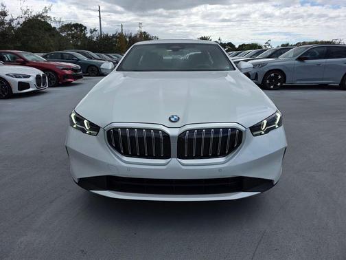 Mineral White Metallic 2026 BMW 530 i