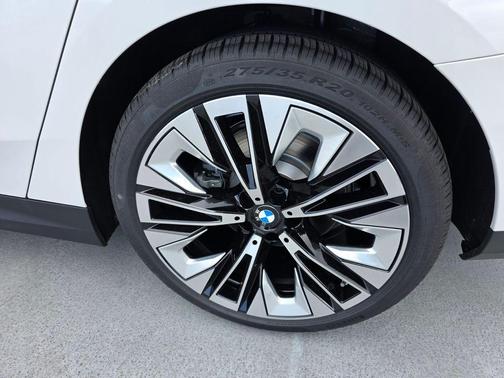 Mineral White Metallic 2026 BMW 530 i