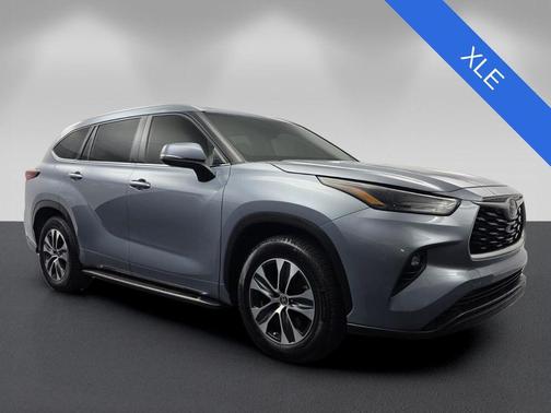 Moon Dust 2022 Toyota Highlander XLE