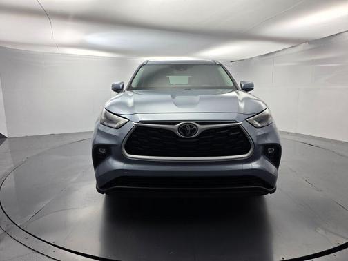 Moon Dust 2022 Toyota Highlander XLE