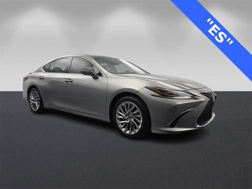 2019 Lexus ES 300h 