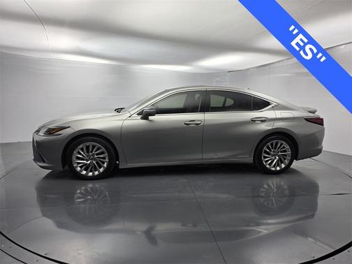 2019 Lexus ES 300h 