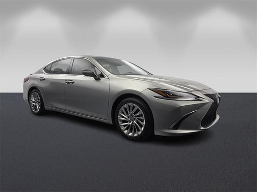 2019 Lexus ES 300h Ultra Luxury