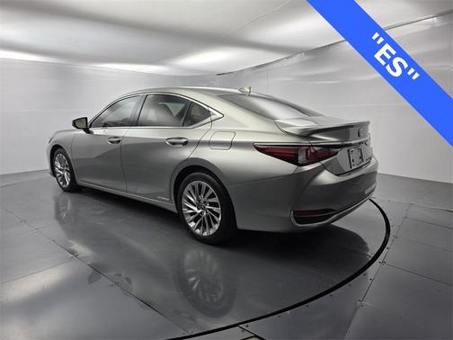 2019 Lexus ES 300h 