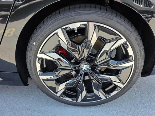 Black Sapphire Metallic 2026 BMW i5 eDrive40