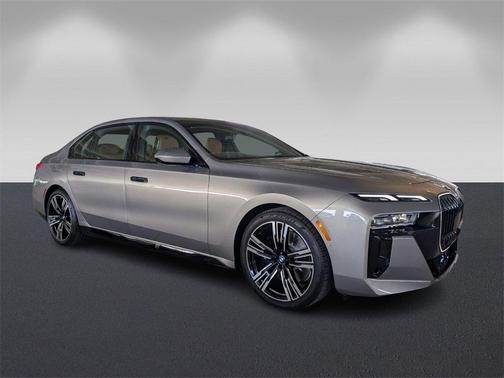 2025 BMW 740 i