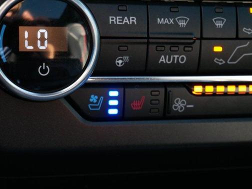 Wind Chill Pearl 2023 Toyota Venza XLE