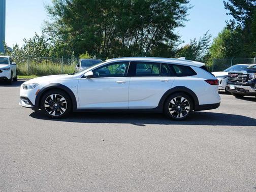 2019 Buick Regal TourX Essence