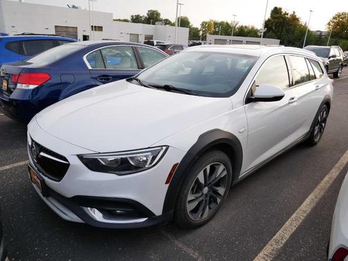 2019 Buick Regal TourX Essence