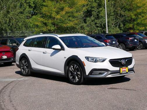 2019 Buick Regal TourX Essence