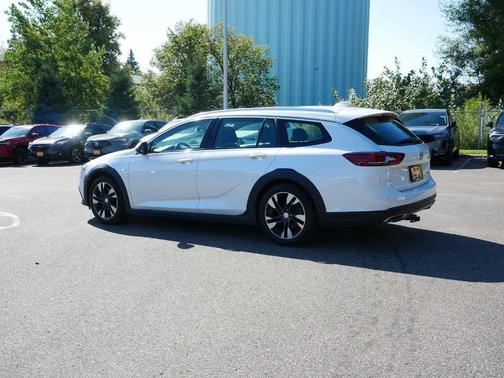 2019 Buick Regal TourX Essence