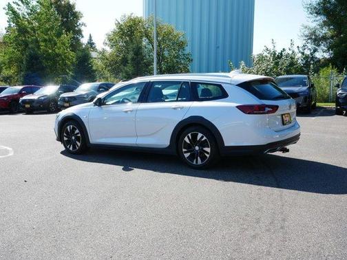 2019 Buick Regal TourX Essence