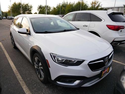 2019 Buick Regal TourX Essence