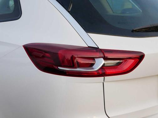 2019 Buick Regal TourX Essence