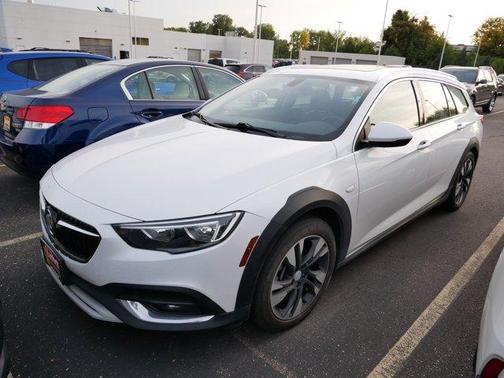 2019 Buick Regal TourX Essence