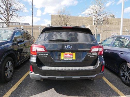 Crystal Black Silica 2016 Subaru Outback 3.6R Limited