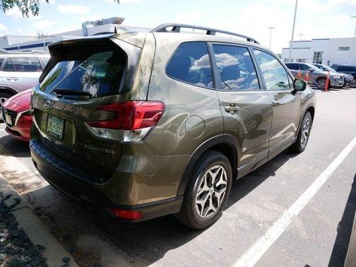 2022 Subaru Forester Premium