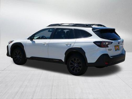 Crystal White Pearl 2023 Subaru Outback Onyx Edition