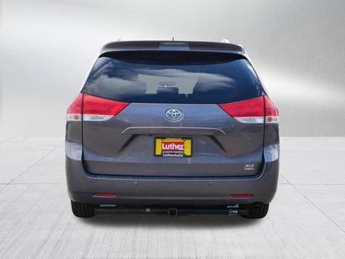 2011 Toyota Sienna XLE