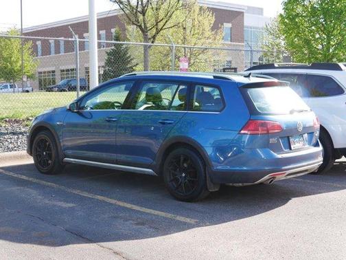 Silk Blue Metallic 2017 Volkswagen Golf Alltrack TSI SE